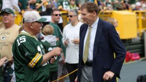 Packers CEO Mike Murphy trolls Bears in hand-written letter to fan’s application